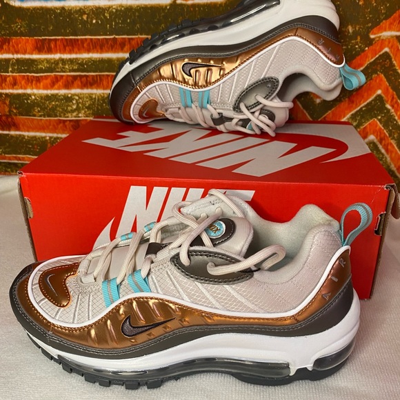 Air max 98 se size 5.5 🔥RUNS SMALL 🔥 - Picture 4 of 11